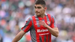 Johan Vásquez durante un partido con La Cremonese.