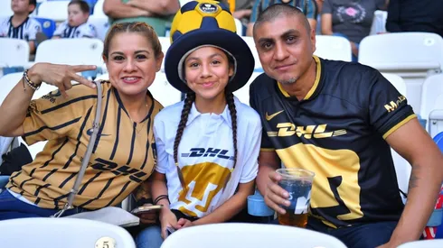 Afición de Pumas en el estadio BBVA.