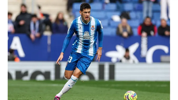 César Montes seguirá en Europa