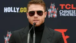 Canelo Álvarez presume unos LUJOSOS tenis de 10 mil pesos.