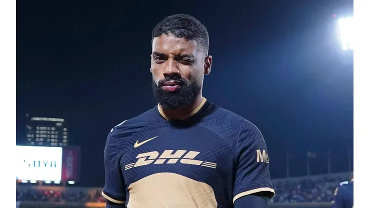 Diogo de Oliveira causa baja en Pumas.