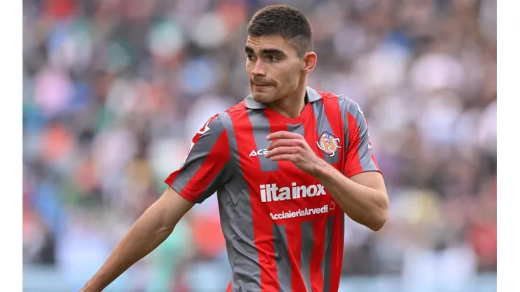 Johan Vásquez y Cremonese visitan a Milan por la Serie A.