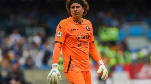 Guillermo Ochoa fue clave en el empate del Salernitana