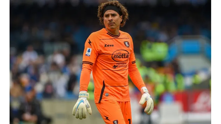 Guillermo Ochoa fue clave en el empate del Salernitana