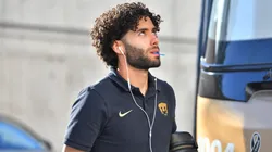 César Huerta en su llegada al estadio BBVA.