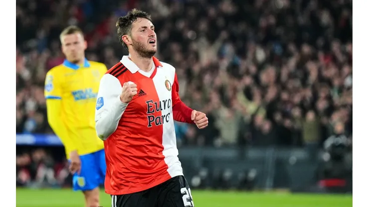 Santiago Giménez podría salir del Feyenoord