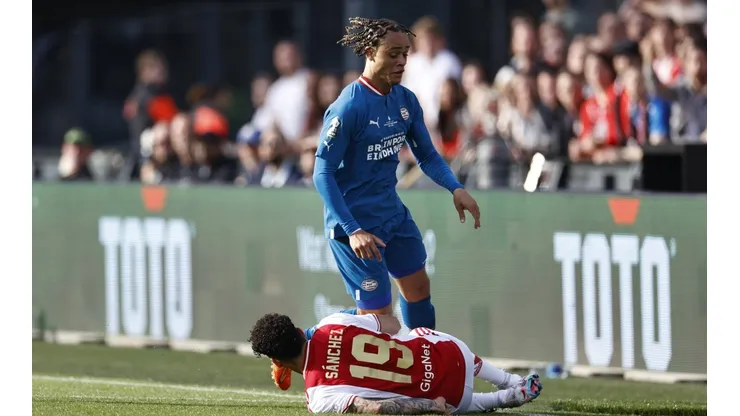 ROTTERDAM - (lr) Jorge Sanchez of Ajax, Xavi Simons of PSV Eindhoven during the TOTO KNVB Cup final between PSV and Ajax