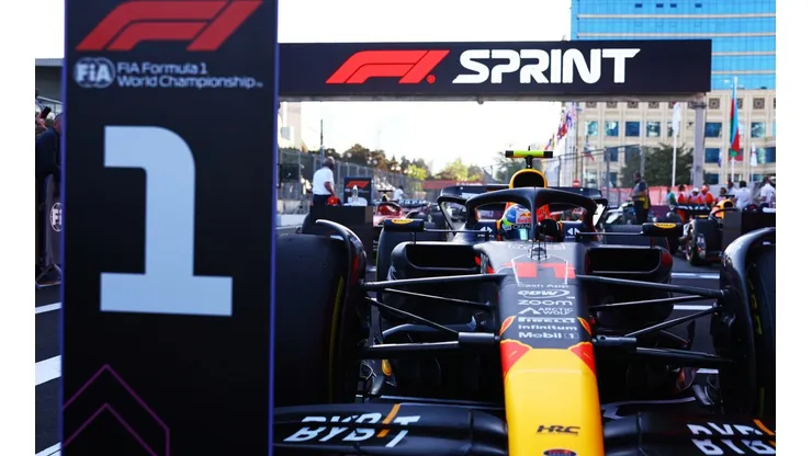 Checo Pérez ganó la carrera sprint en Azerbaiyán.