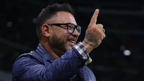 Antonio Mohamed en el estadio Azteca.