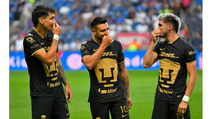 Juan Dinenno, Eduardo Salvio y Gustavo del Prete en el estadio BBVA.