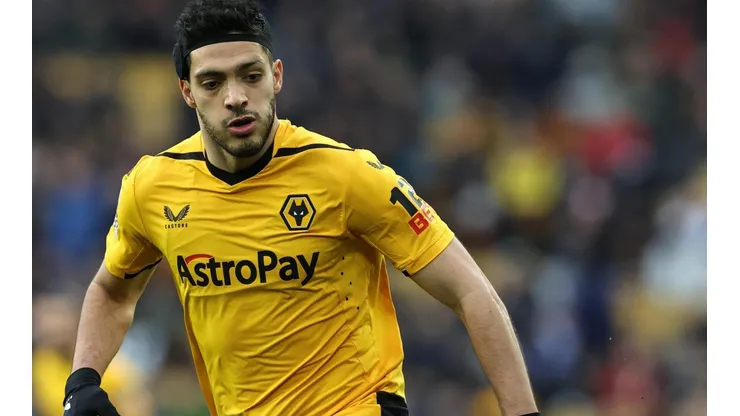 Raúl Jiménez busca sumar minutos con Wolverhampton.