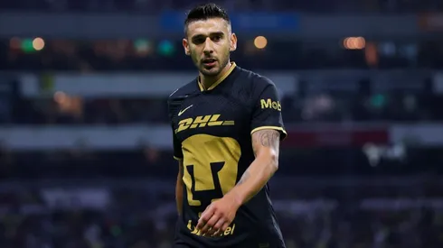 Eduardo Salvio ante el América.