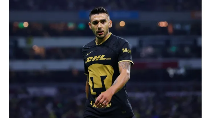 Eduardo Salvio ante el América.