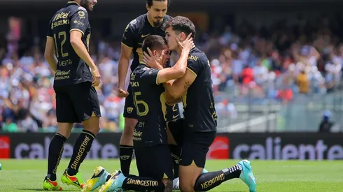 Juan Dinenno y Alfonso Monroy tras un gol.