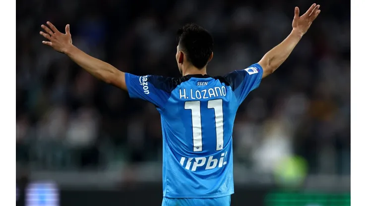 Hirving Lozano y el Napoli van por el título en la Serie A.