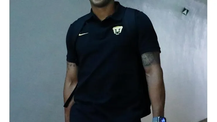 Adrián Aldrete en su llegada al Olímpico Universitario.