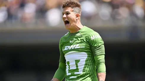 Sebastián Sosa durante un partido en CU.