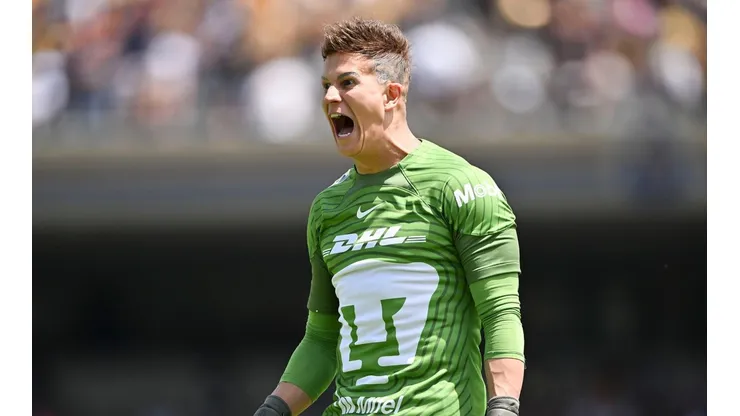 Sebastián Sosa durante un partido en CU.