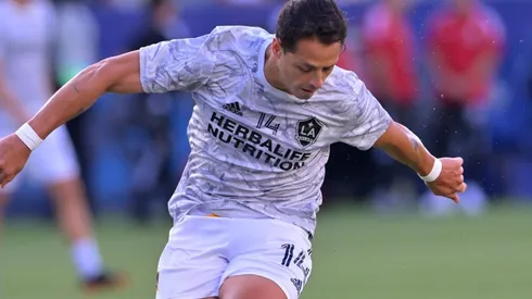Golazo de Chicharito Hernández para LA Galaxy.