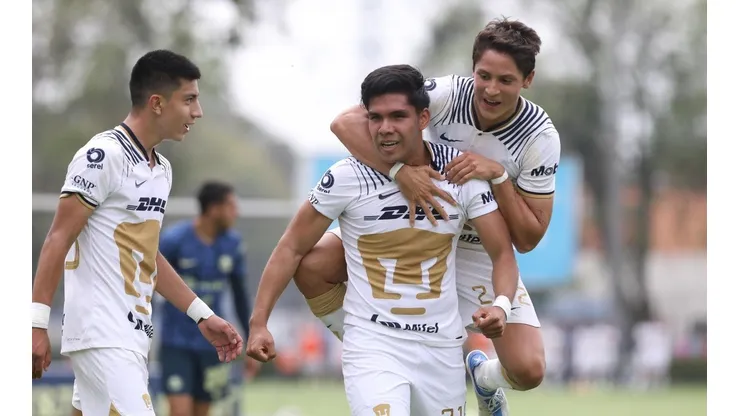 Emanuel Montejano tras anotarle al América.