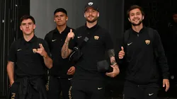 Los jugadores de Pumas en su llegada al Azteca.