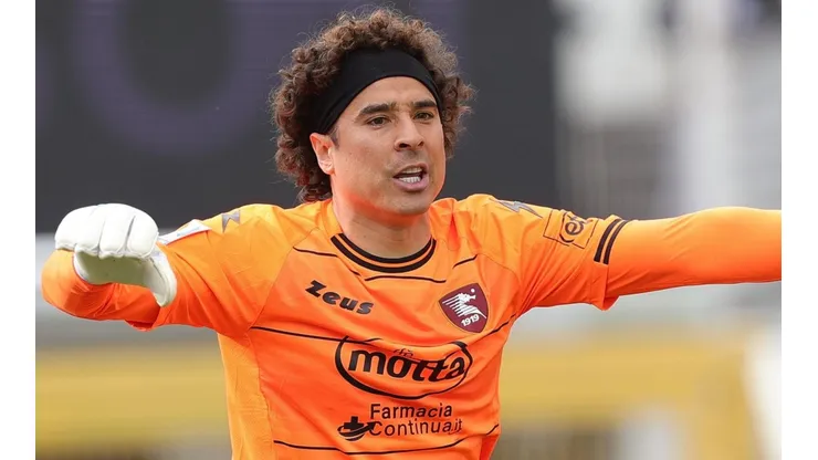 El Memo Ochoa es el arquero titular de Salernitana.