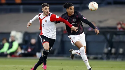 ROTTERDAM – (l-r) Santiago Gimenez of Feyenoord, Chris Smalling of AS Roma during the UEFA Europa League quarterfinal ma