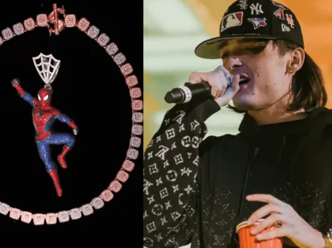 Peso Pluma presume cadena de Spiderman de medio kilo de oro y diamantes | VIDEO