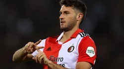 Uno de los apodos de Santi Giménez es "Bebote".