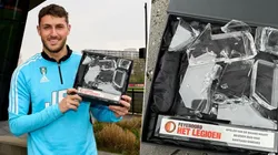 Esto hizo con su premio a mejor jugador del mes en Feyenoord