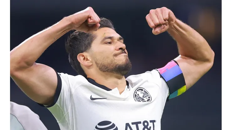 Henry Martín terminó lastimado ane Cruz Azul.