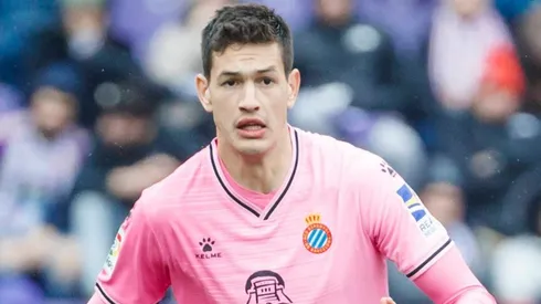 César Montes lucha por salvar al Espanyol.