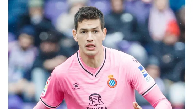 César Montes lucha por salvar al Espanyol.