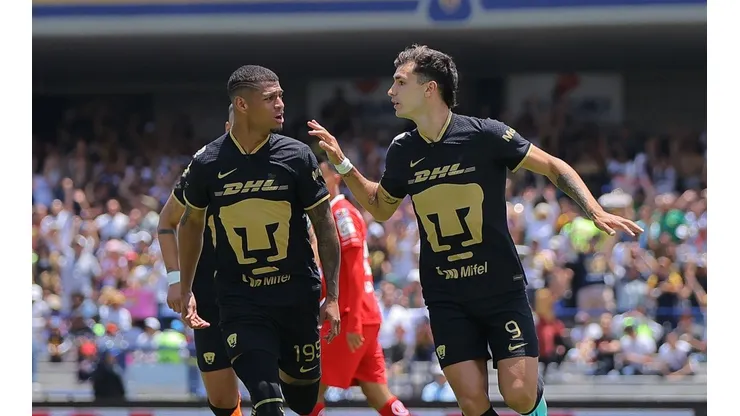 Juan Dinenno en el festejo de su gol ante Toluca.