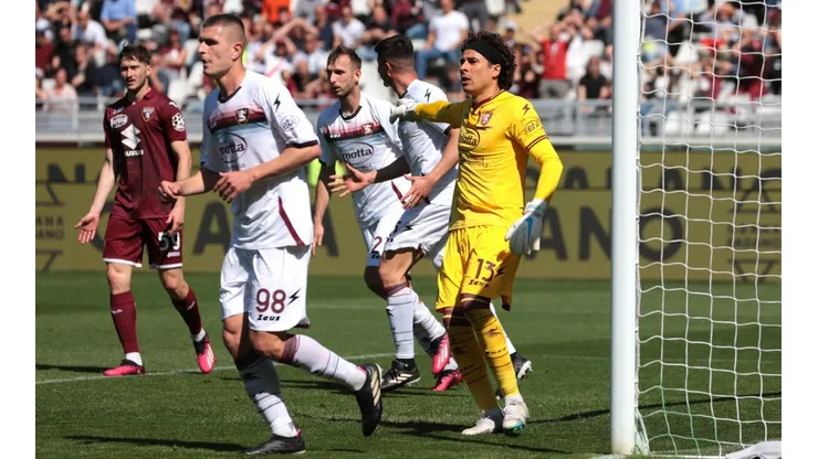 Turin, Italy, 16th April 2023. Guillermo Ochoa of Salernitana organises his defence during the Serie A match at Stadio G