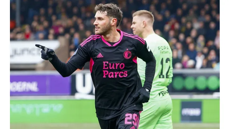 Santi Giménez abrió el marcado ante Cambuur.