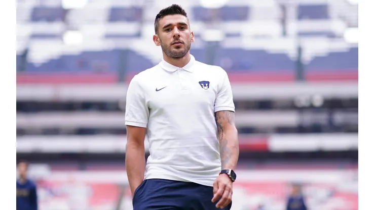 Eduardo Salvio en el estadio Azteca.