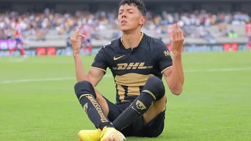 Jorge Ruvalcaba en el festejo de su gol.