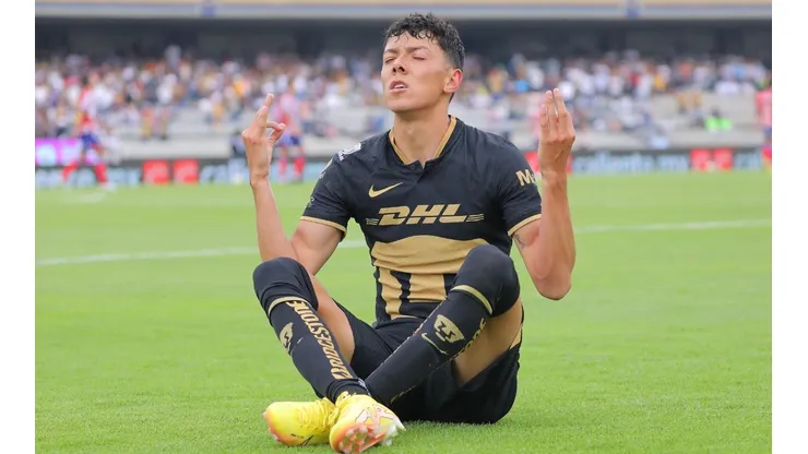 Jorge Ruvalcaba en el festejo de su gol.