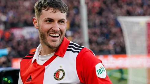 Santiago Giménez recibió elogios de una leyenda