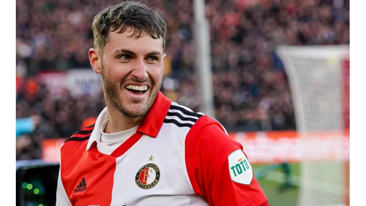 Santiago Giménez recibió elogios de una leyenda
