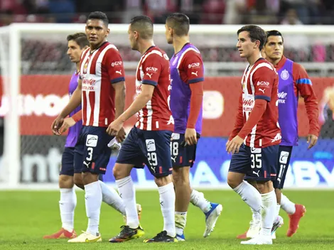 ¿Renovación? El futbolista MÁS POLÉMICO de Chivas finalizaría contrato