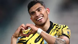 Orbelín festeja en Grecia.