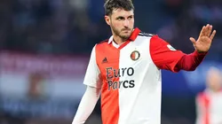 Santiago Giménez en un partido de la Eredivisie con el Feyenoord.