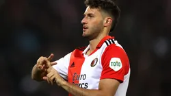 Santiago Giménez en un festejo de gol con Feyenoord en Europa League.