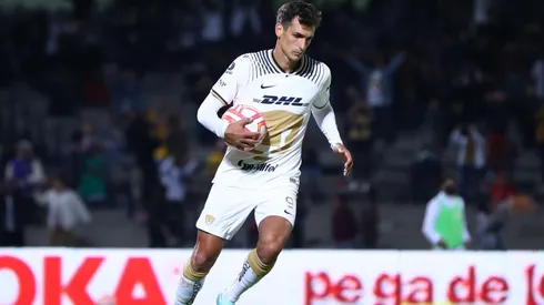 Juan Dinenno en el festejo de su penalti ante Toluca.