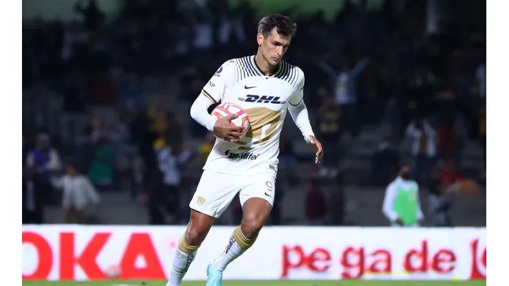 Juan Dinenno en el festejo de su penalti ante Toluca.