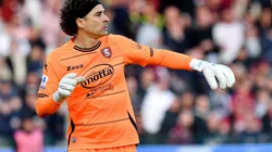El MILLONARIO contrato que le ofrecería Salernitana a Guillermo Ochoa.