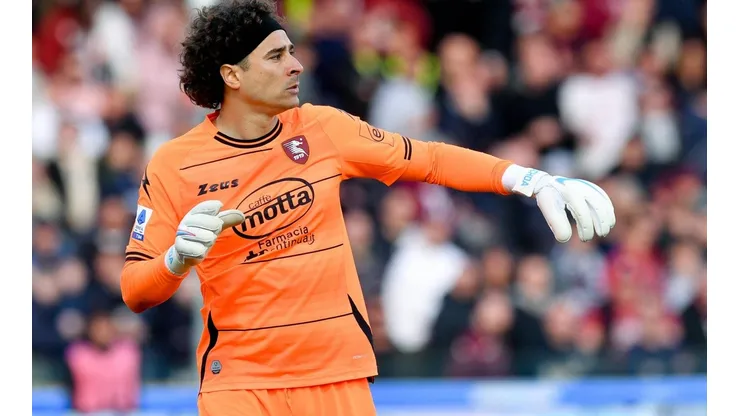 El MILLONARIO contrato que le ofrecería Salernitana a Guillermo Ochoa.