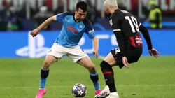 Hirving Lozano en uno de sus duelos con Theo Hernandez.